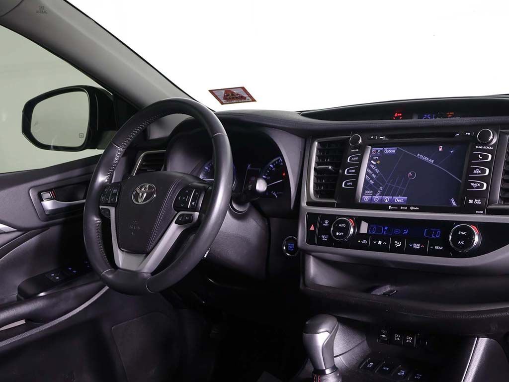 Used 2019 Toyota Highlander SE AWD/4WD image 27