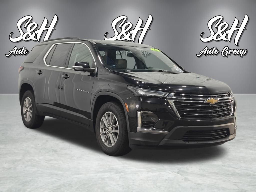 Used 2022 Chevrolet Traverse LT image 2