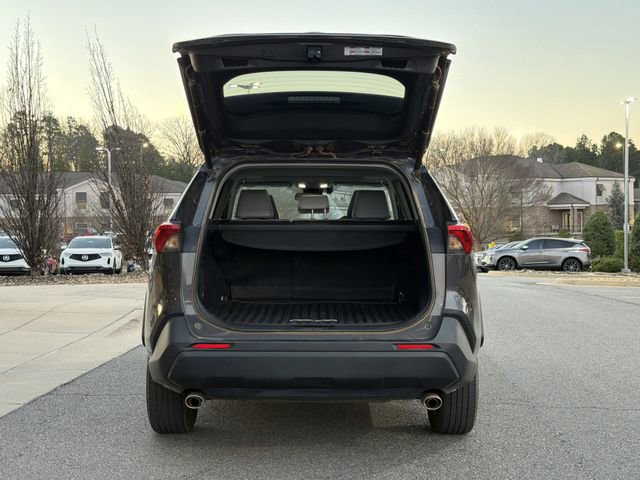 Used 2022 Toyota RAV4 XLE Premium image 11