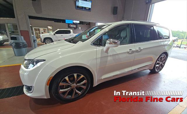Used 2017 Chrysler Pacifica Limited w/ Tire & Wheel Group FWD image 2