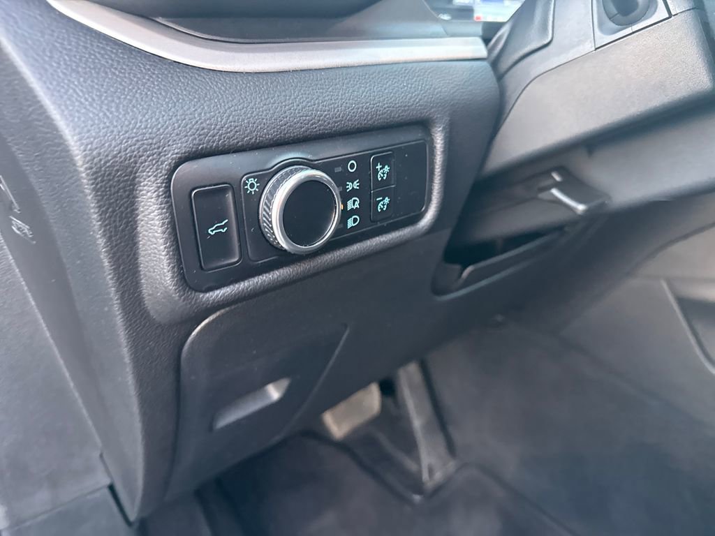 Used 2023 Ford Explorer XLT image 27