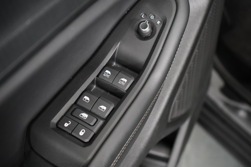 Certified 2025 Jeep Grand Cherokee Altitude AWD/4WD image 18