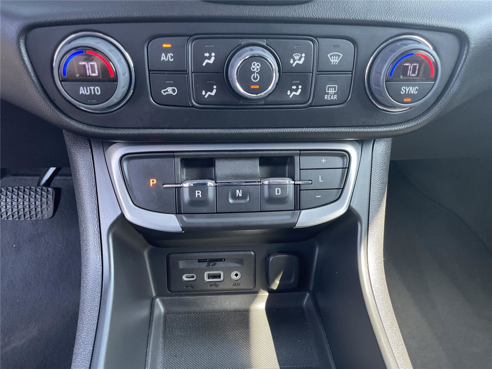 Used 2022 GMC Terrain SLT w/ Infotainment Package II AWD/4WD image 19