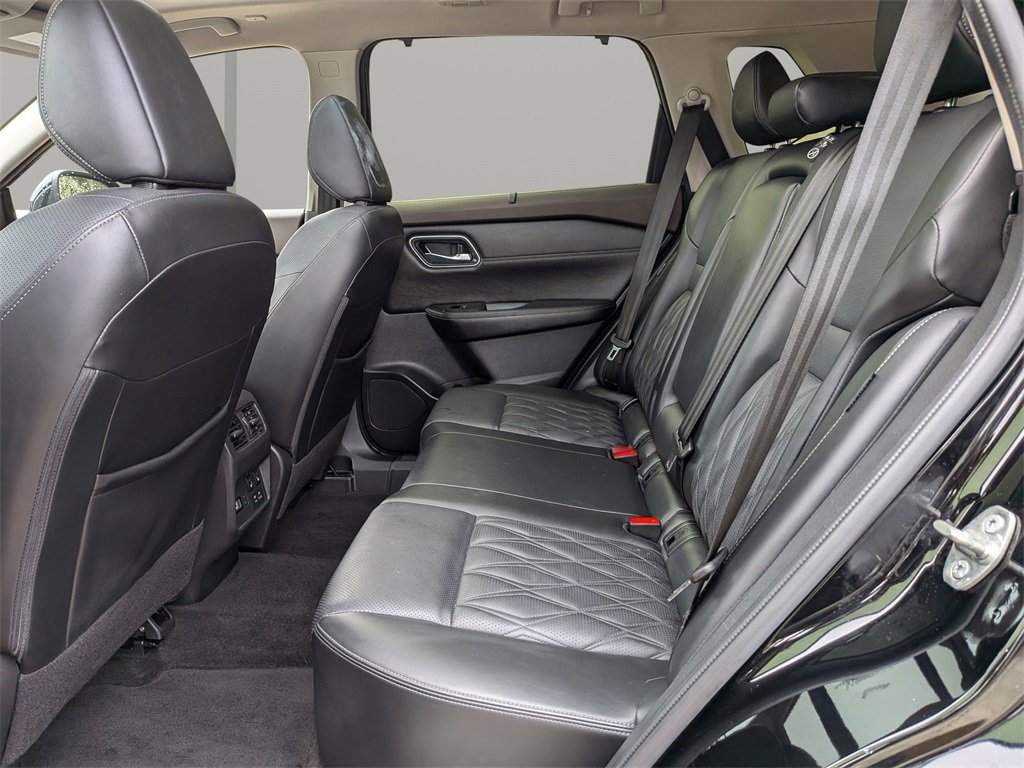 Used 2023 Nissan Rogue Platinum w/ Platinum Premium Package image 14