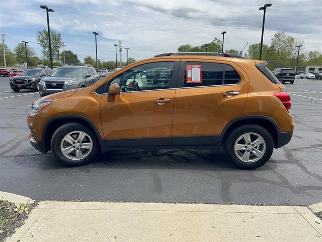 Used 2017 Chevrolet Trax LT w/ Sun & Sound Package FWD image 4