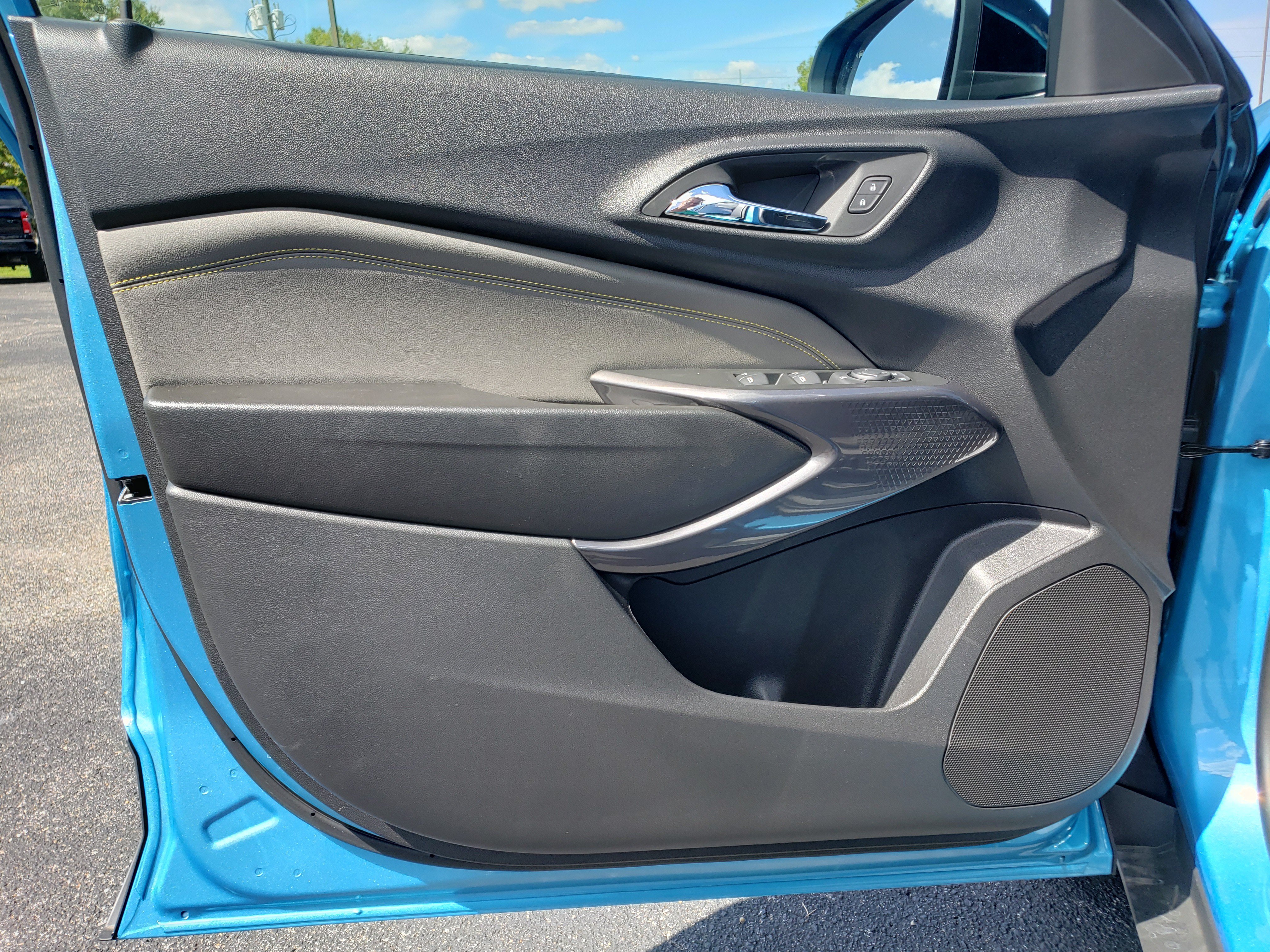 New 2026 Chevrolet Trax ACTIV w/ Sunroof Package FWD image 13