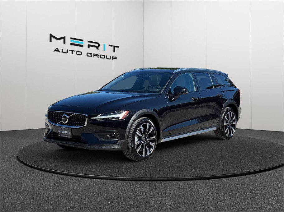 Used 2024 Volvo V60 B5 Cross Country Ultimate w/ Climate Package AWD/4WD image 4