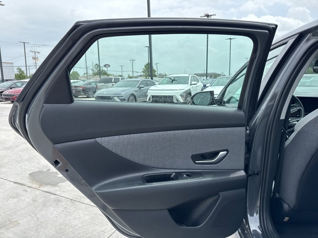 New 2025 Hyundai Elantra Limited image 15