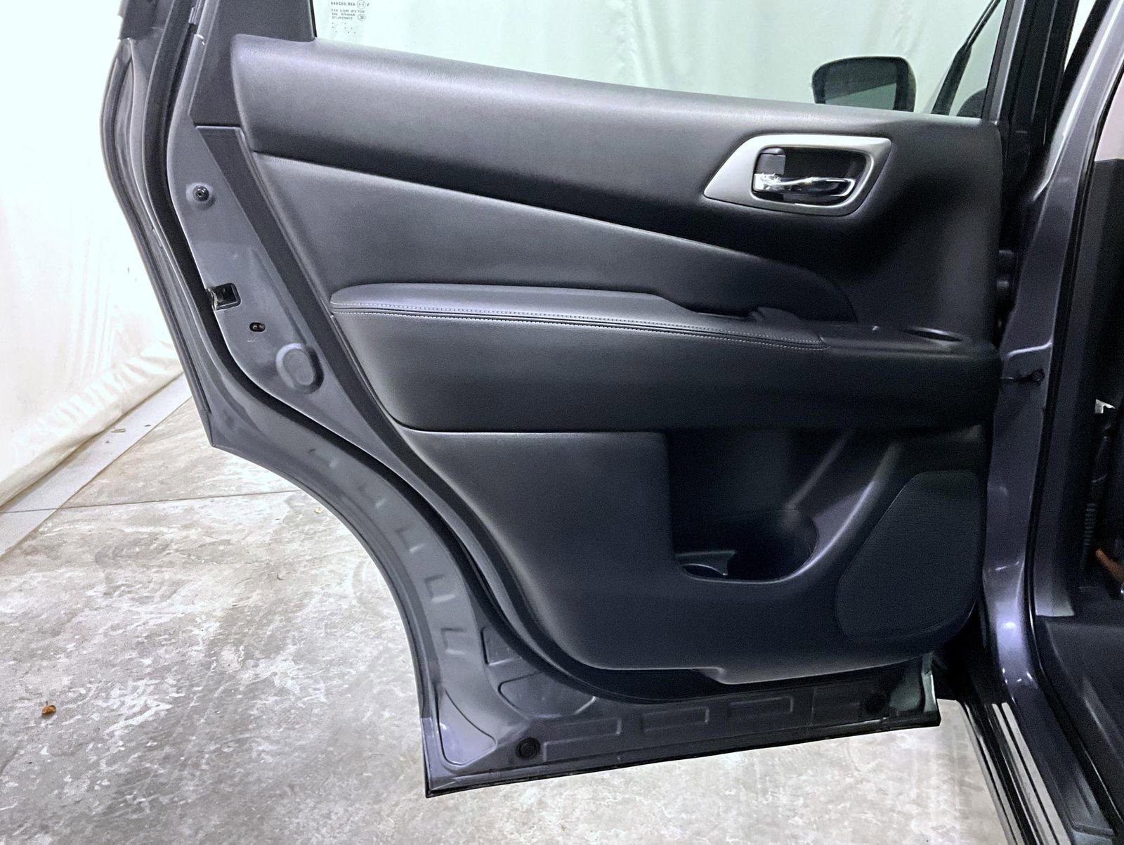 Used 2020 Nissan Pathfinder Platinum image 18