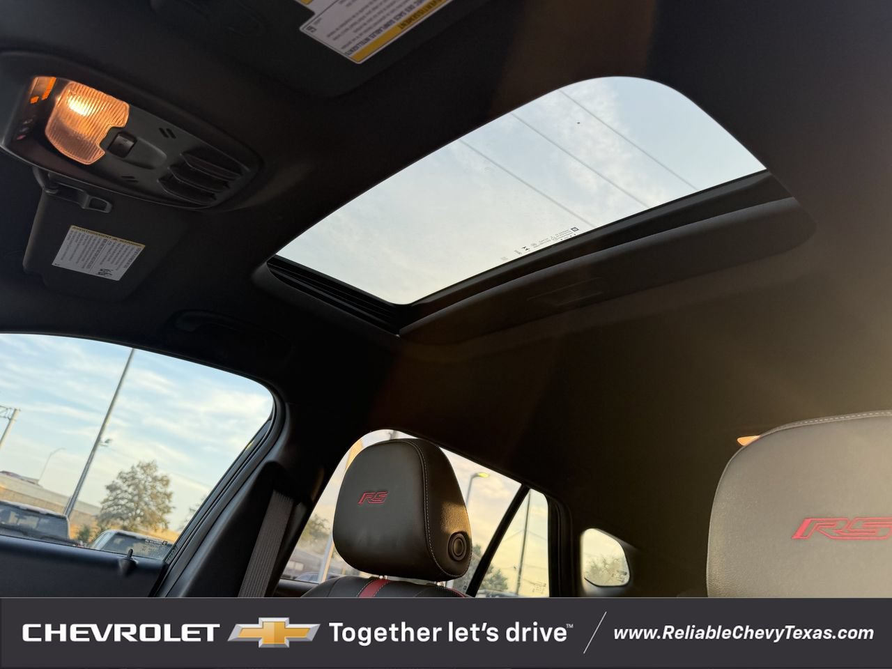 Used 2025 Chevrolet Trax RS w/ Sunroof Package FWD image 29