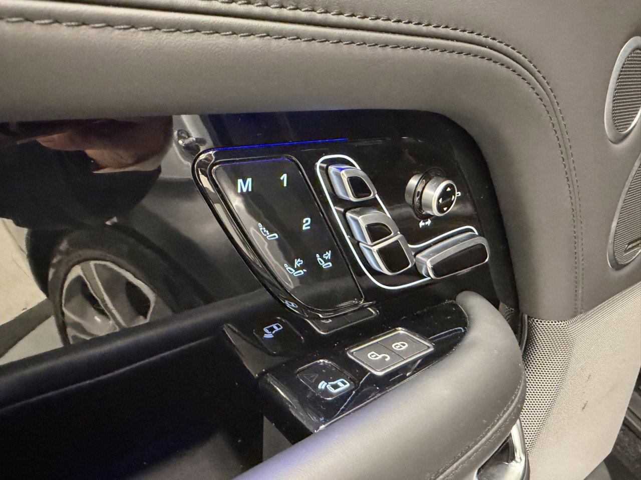 Used 2020 Land Rover Range Rover Autobiography image 42