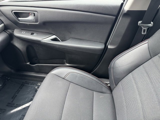 Certified 2016 Toyota Camry SE image 19