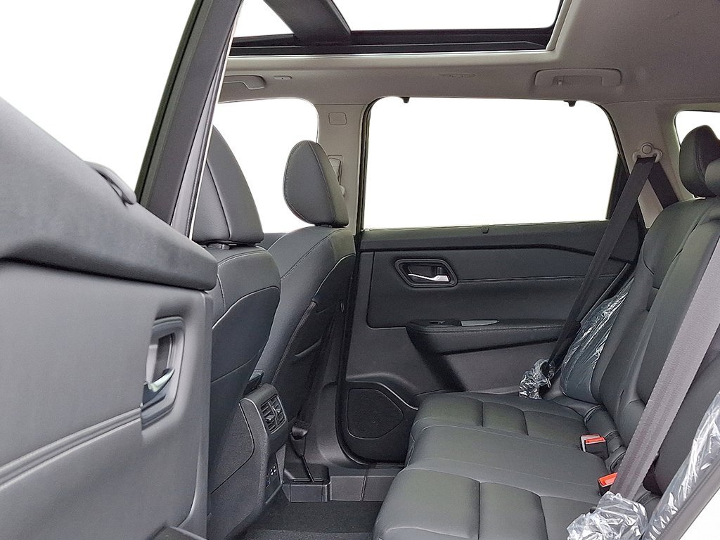 New 2025 Nissan Rogue SL w/ Tech Package image 30