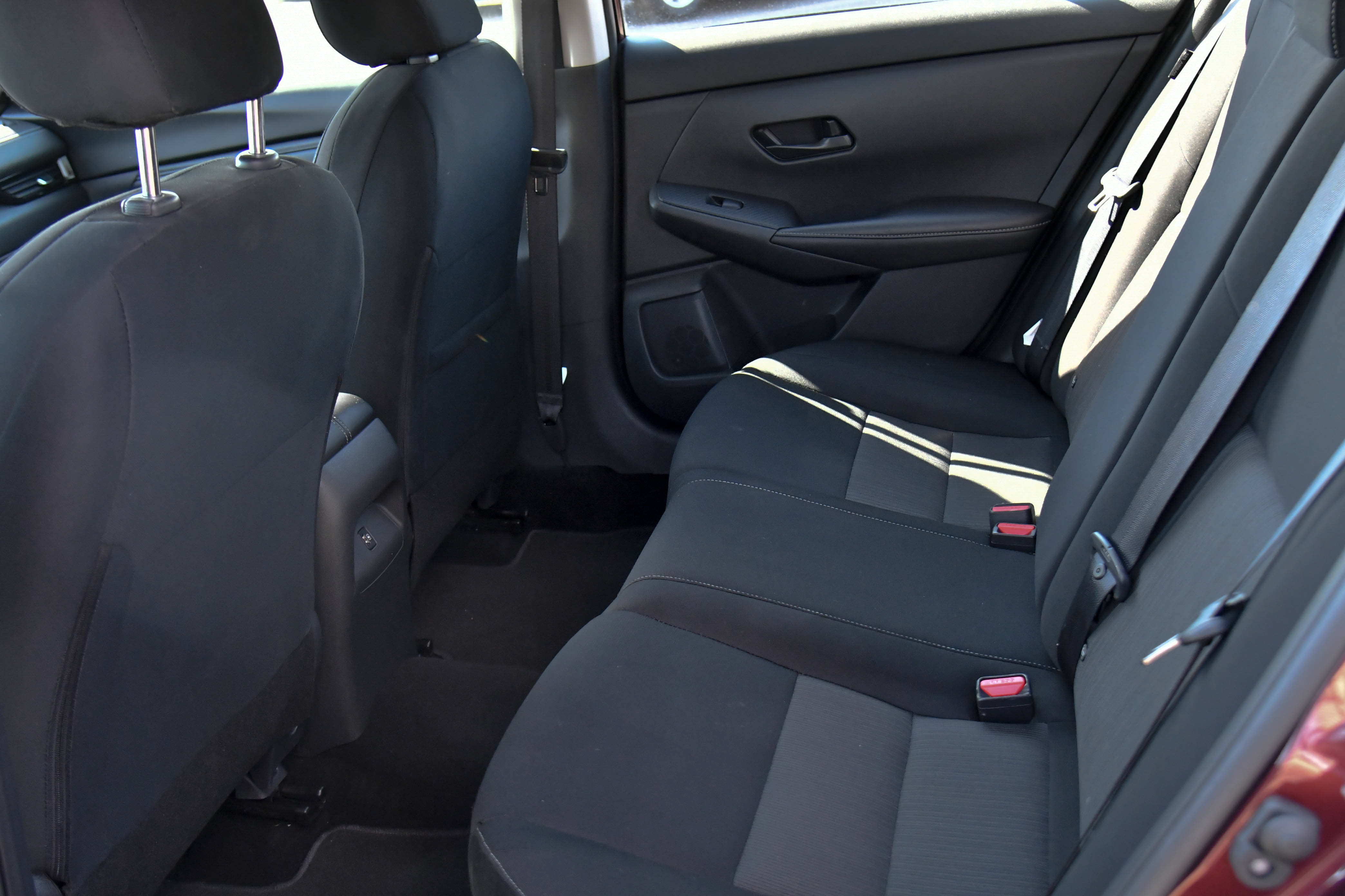 Used 2025 Nissan Sentra SV FWD image 31