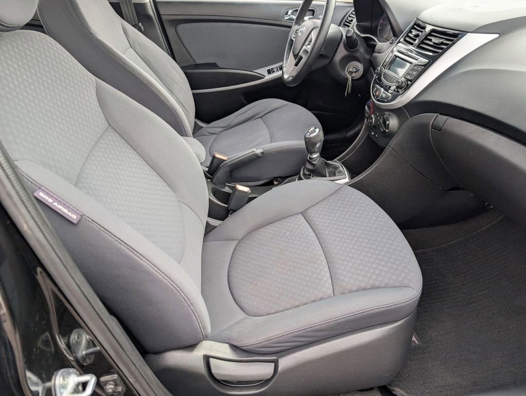 Used 2013 Hyundai Accent SE image 40