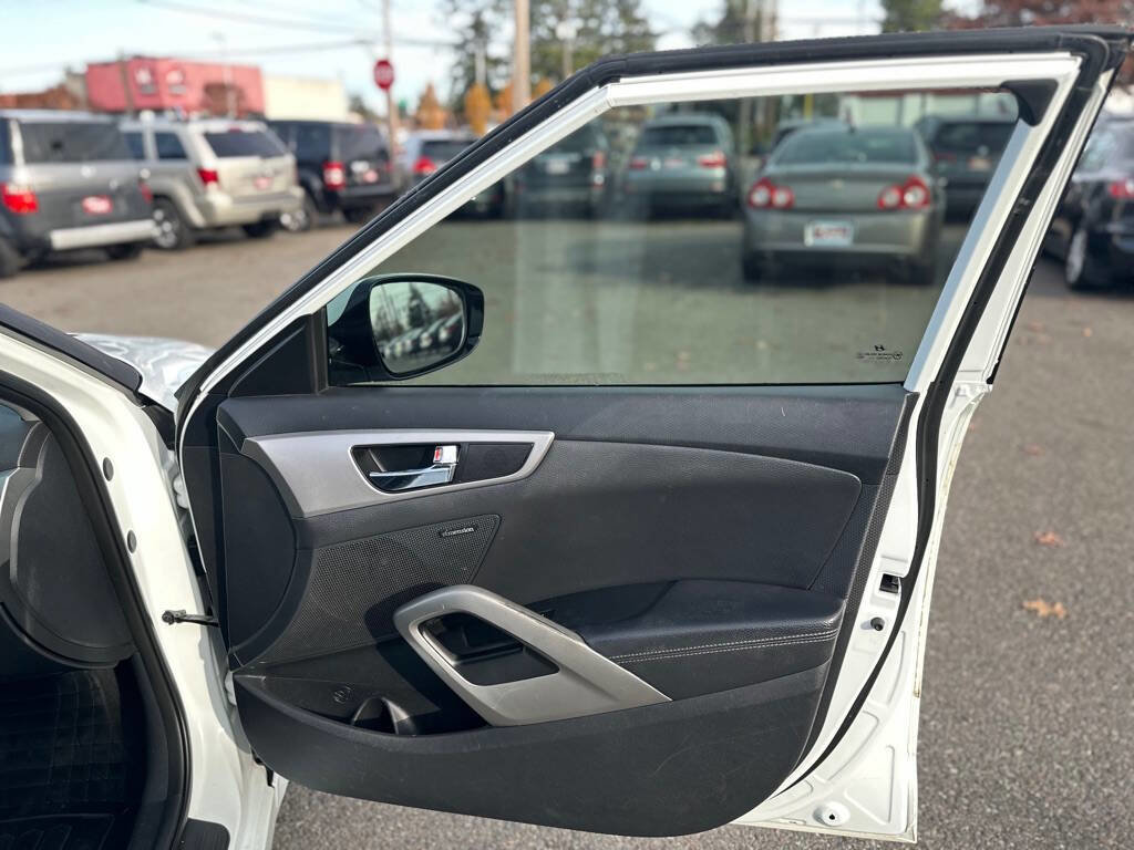 Used 2013 Hyundai Veloster w/ Tech Pkg image 22