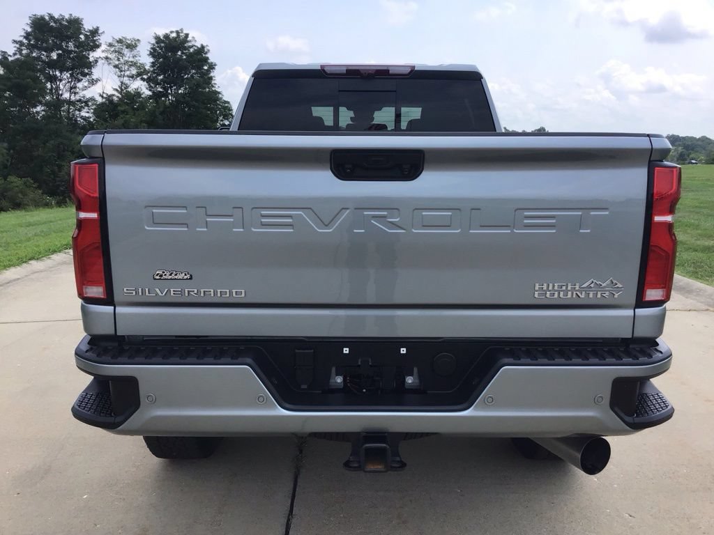 Used 2025 Chevrolet Silverado 2500 High Country w/ Technology Package AWD/4WD image 5