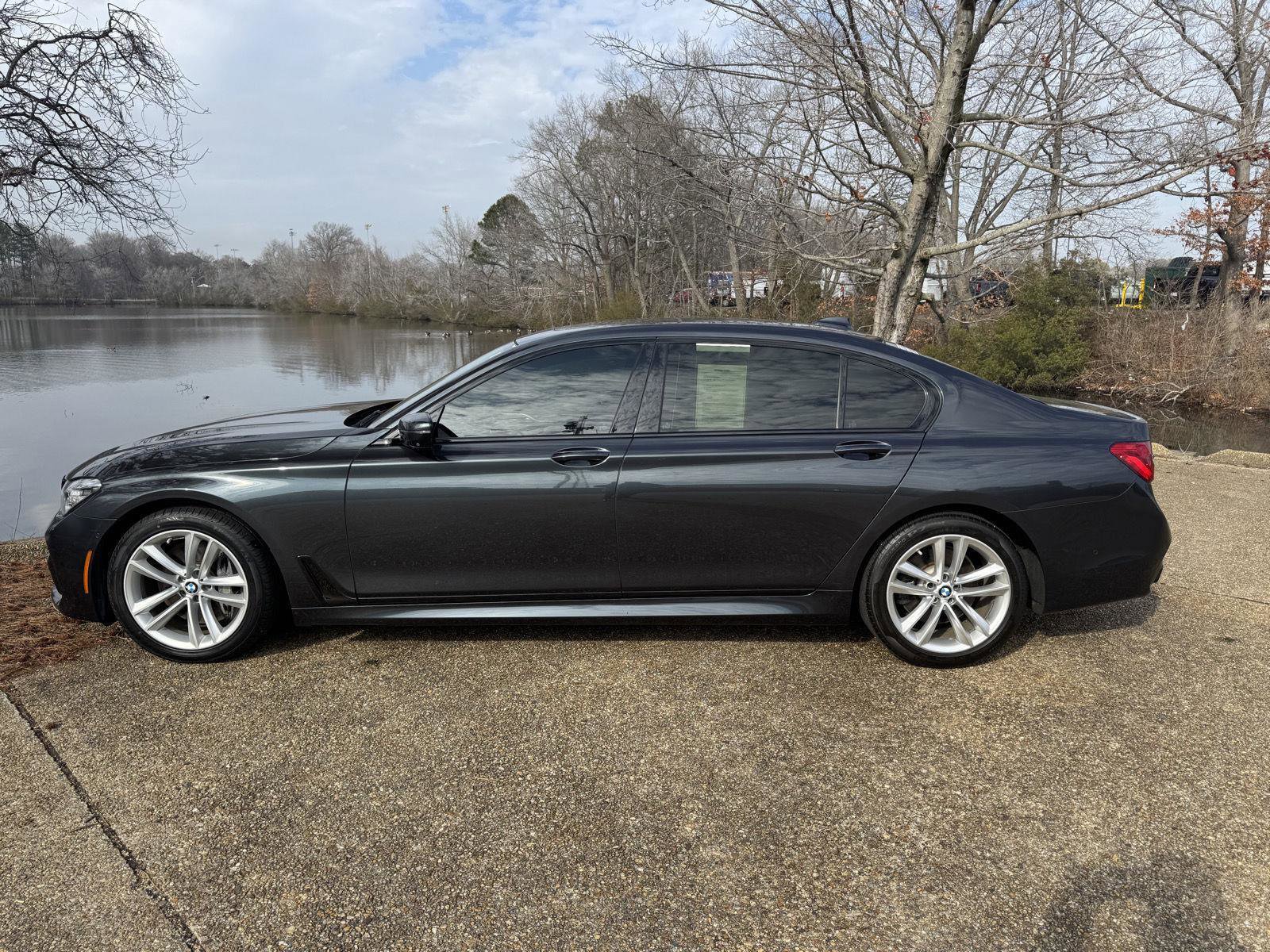 Used 2016 BMW 750i xDrive image 10