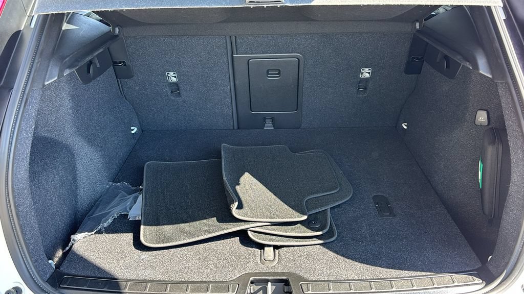 Certified 2026 Volvo XC40 B5 Plus AWD/4WD image 31