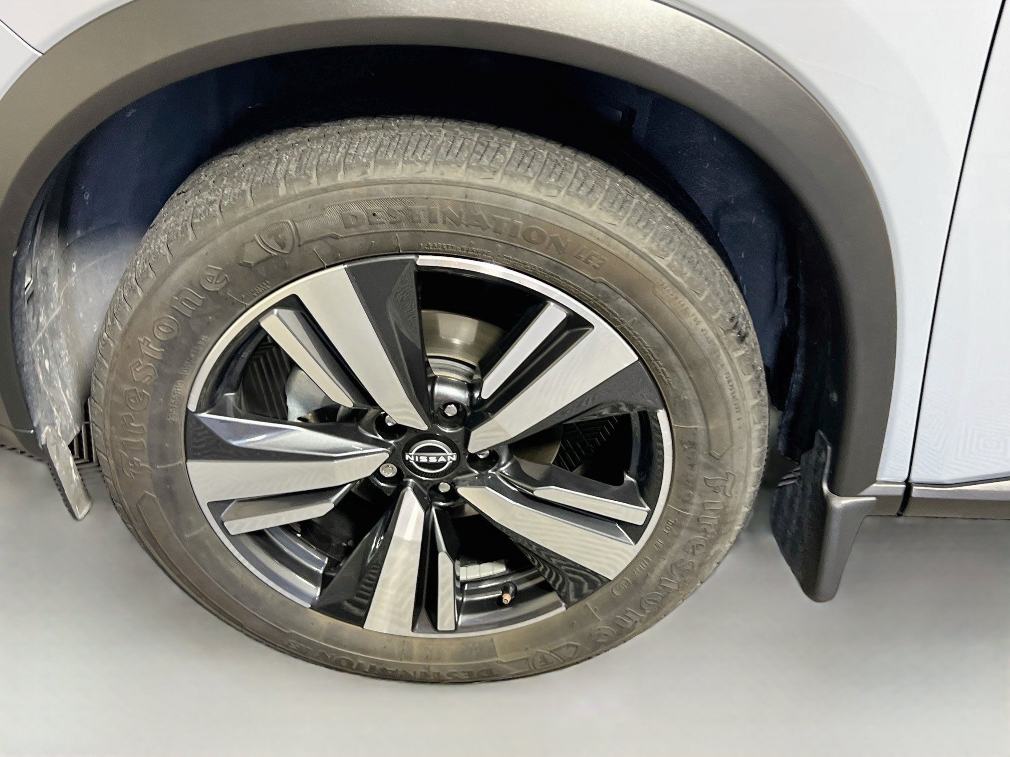 Used 2025 Nissan Rogue SL w/ SL Premium Package FWD image 13