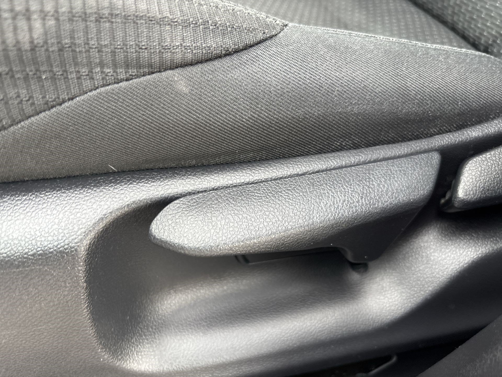 Used 2019 Toyota C-HR XLE FWD image 14