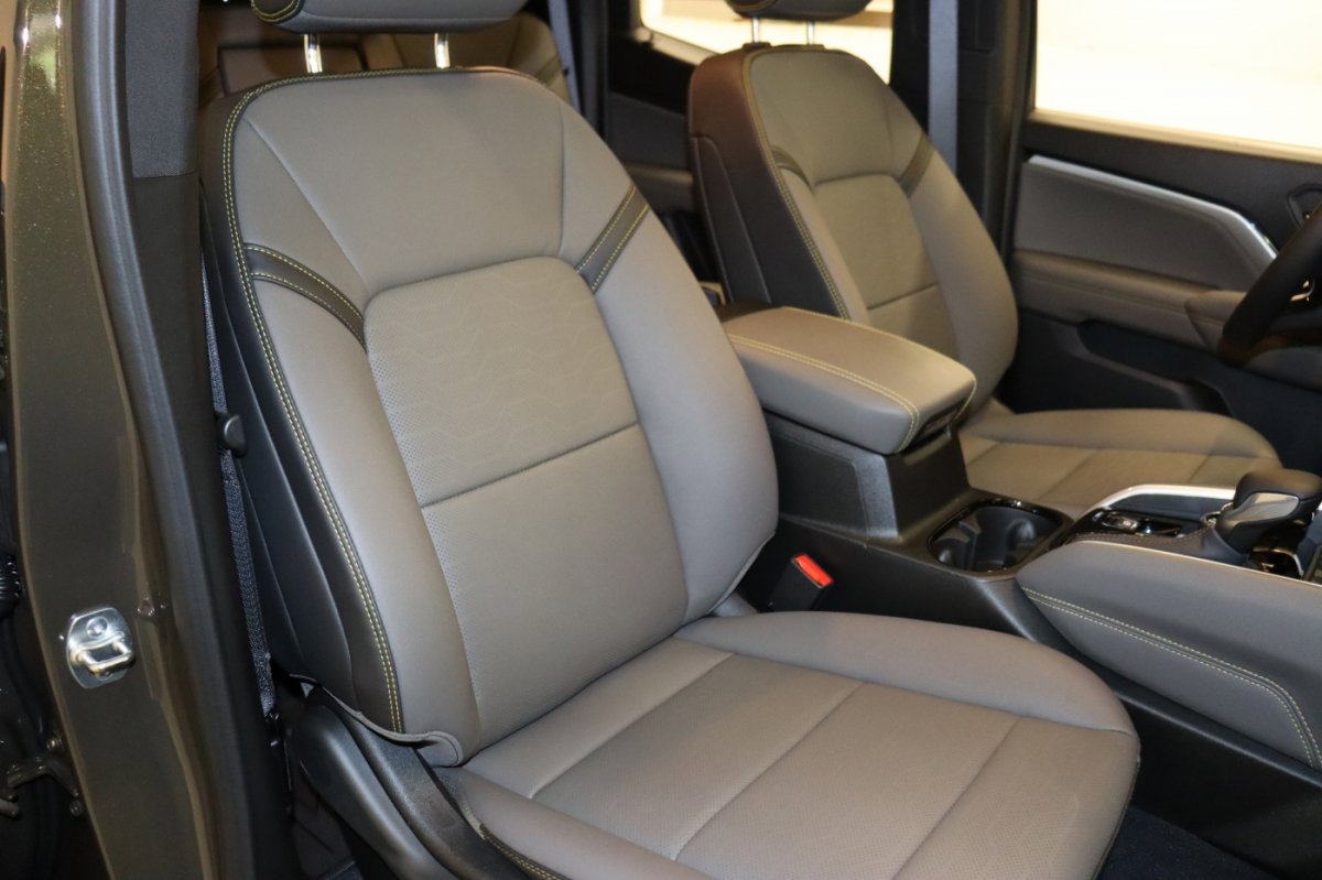 Used 2025 Chevrolet Colorado ZR2 w/ ZR2 Bison Edition image 40