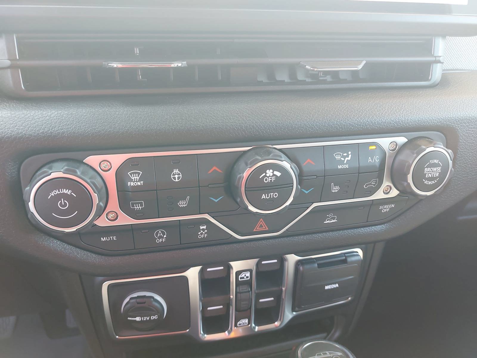 New 2026 Jeep Gladiator Sport AWD/4WD image 23