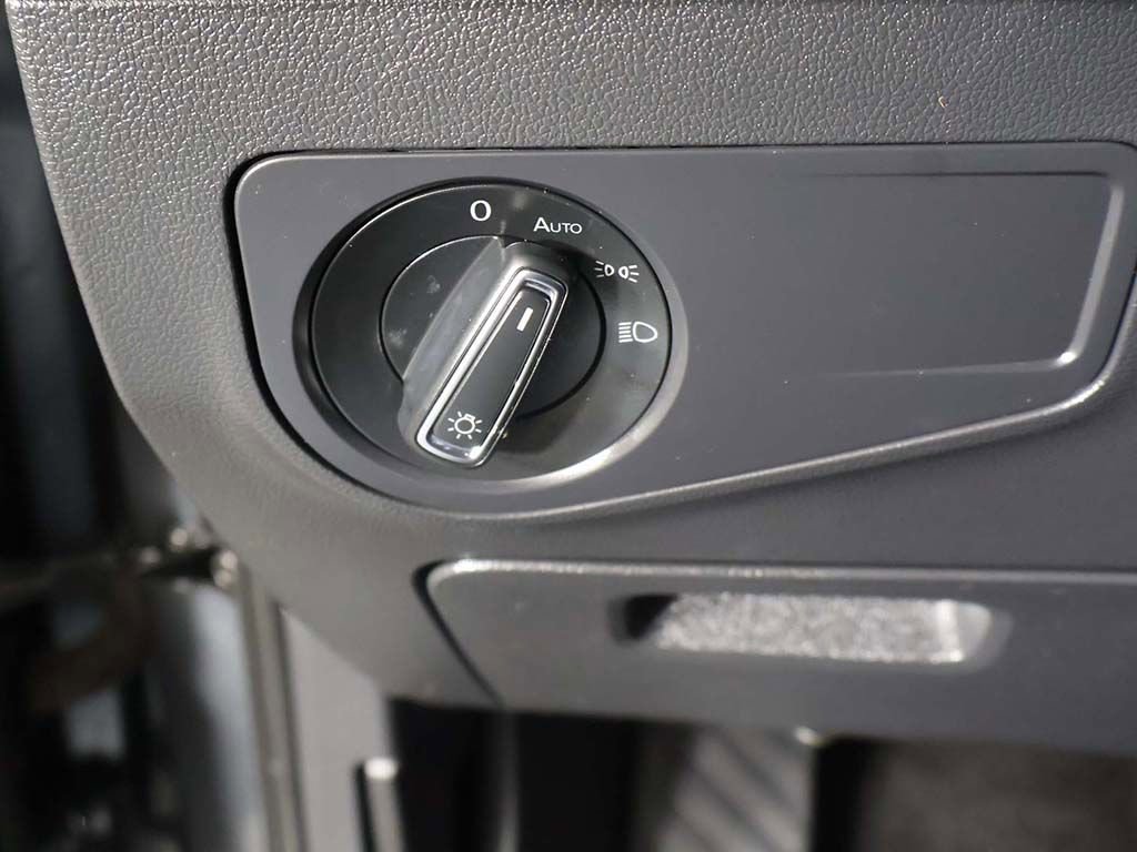 Used 2024 Volkswagen Tiguan SE w/ Panoramic Sunroof Package FWD image 39