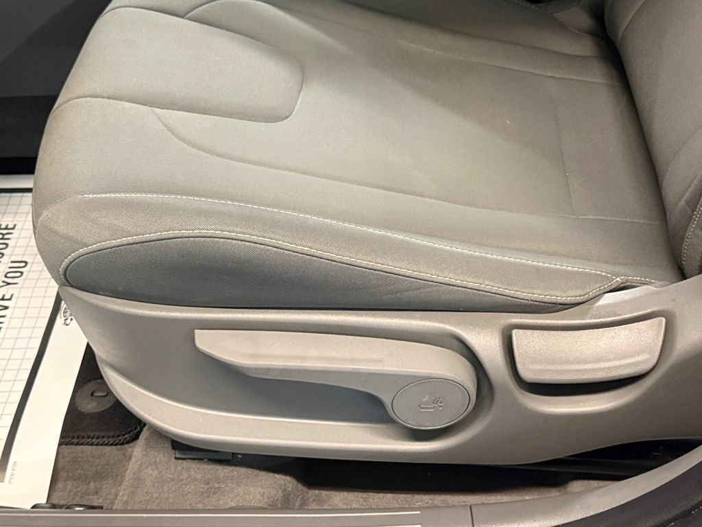 Certified 2024 Hyundai Elantra SEL FWD image 17
