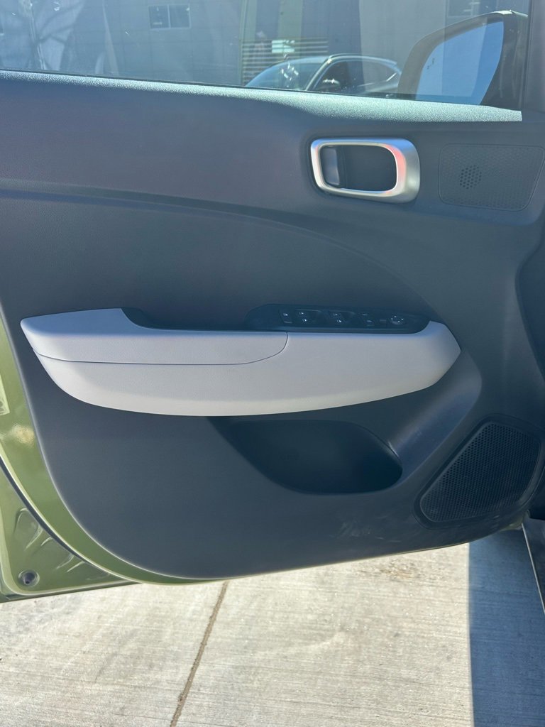 Used 2023 Hyundai Venue SEL image 6