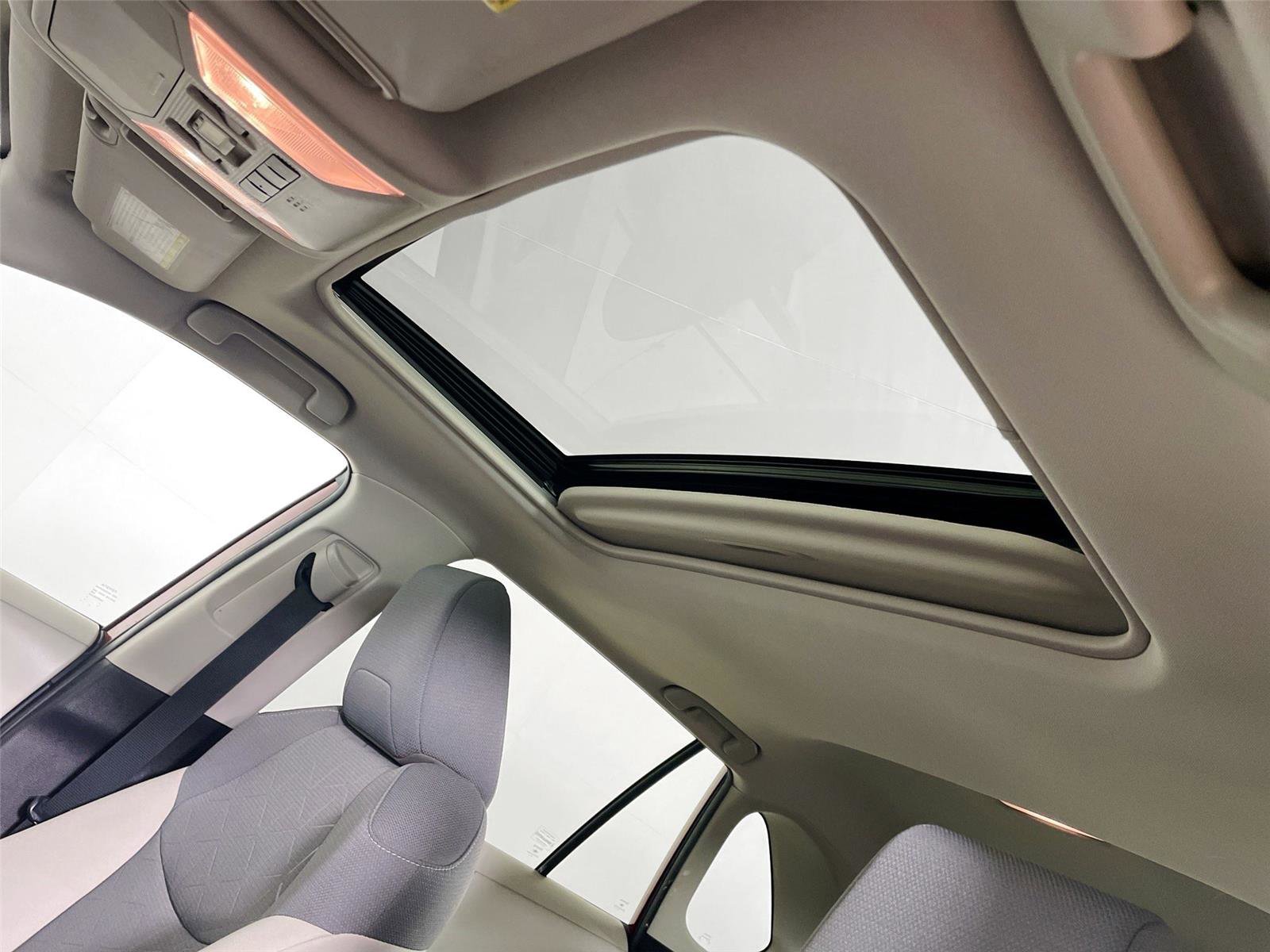 Used 2020 Toyota RAV4 XLE w/ Convenience Package AWD/4WD image 17