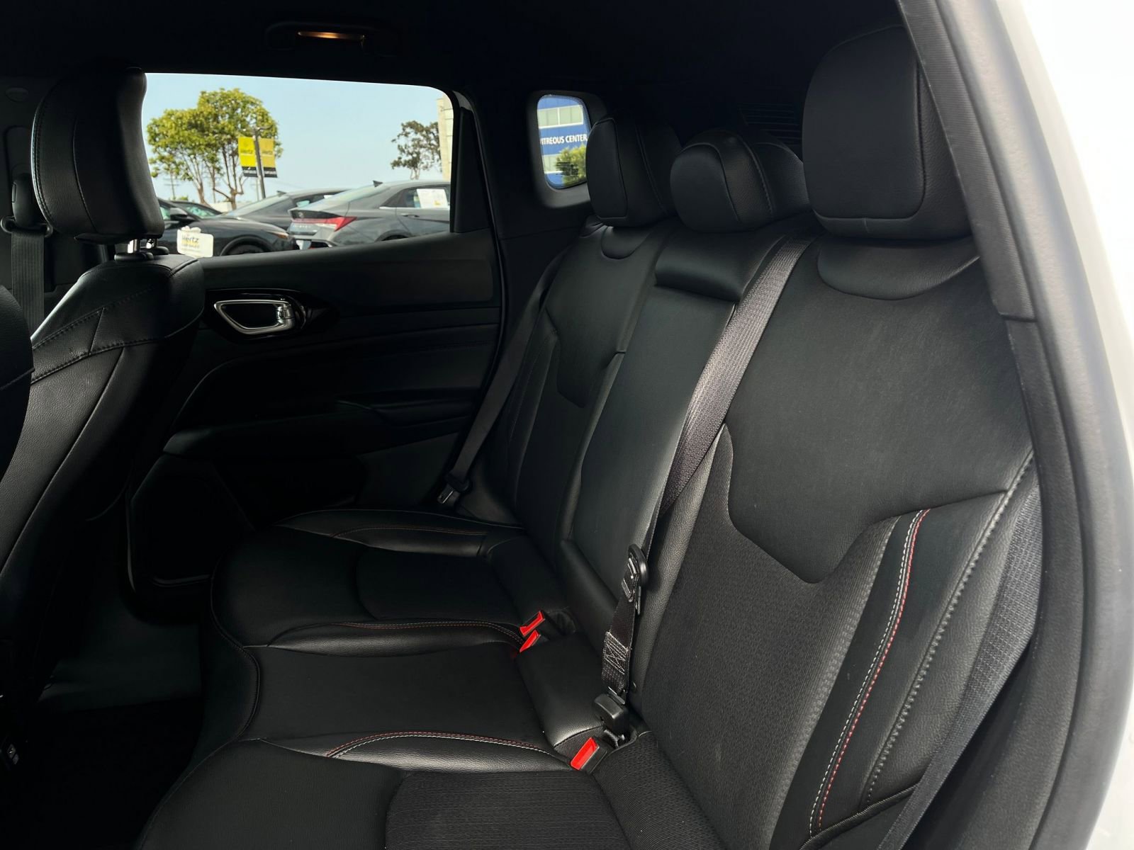 Used 2025 Jeep Compass Trailhawk AWD/4WD image 25