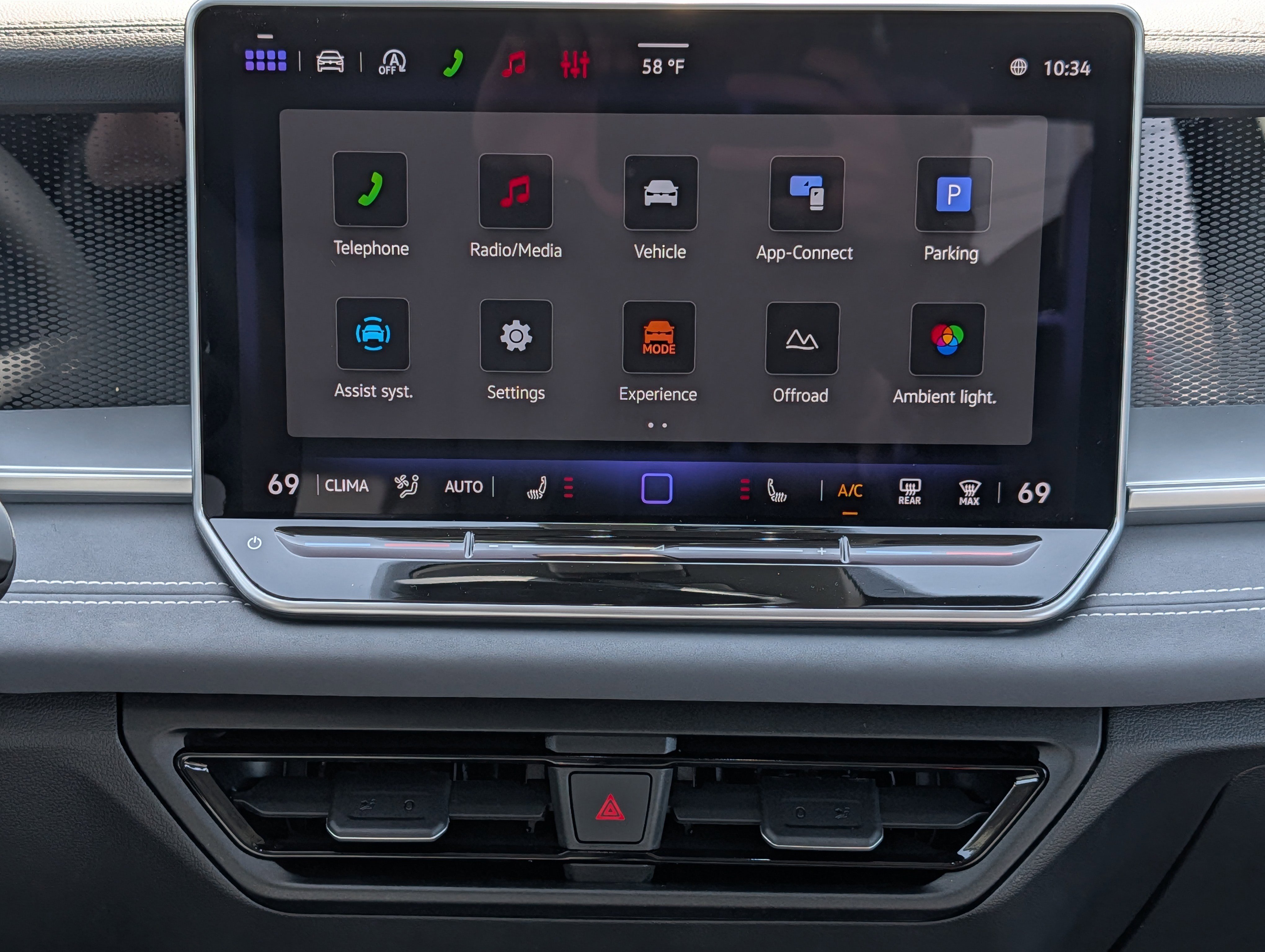 New 2026 Volkswagen Tiguan SE image 10