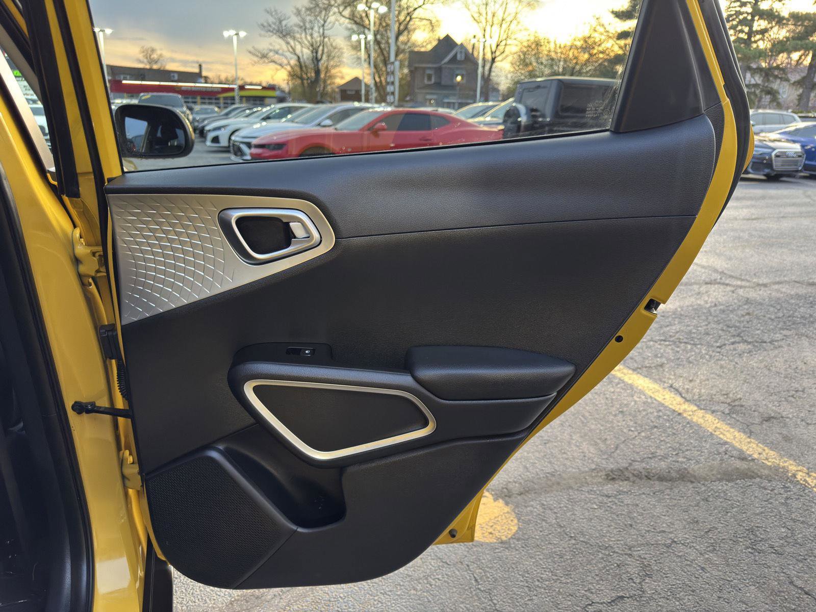 Used 2020 Kia Soul LX FWD image 33