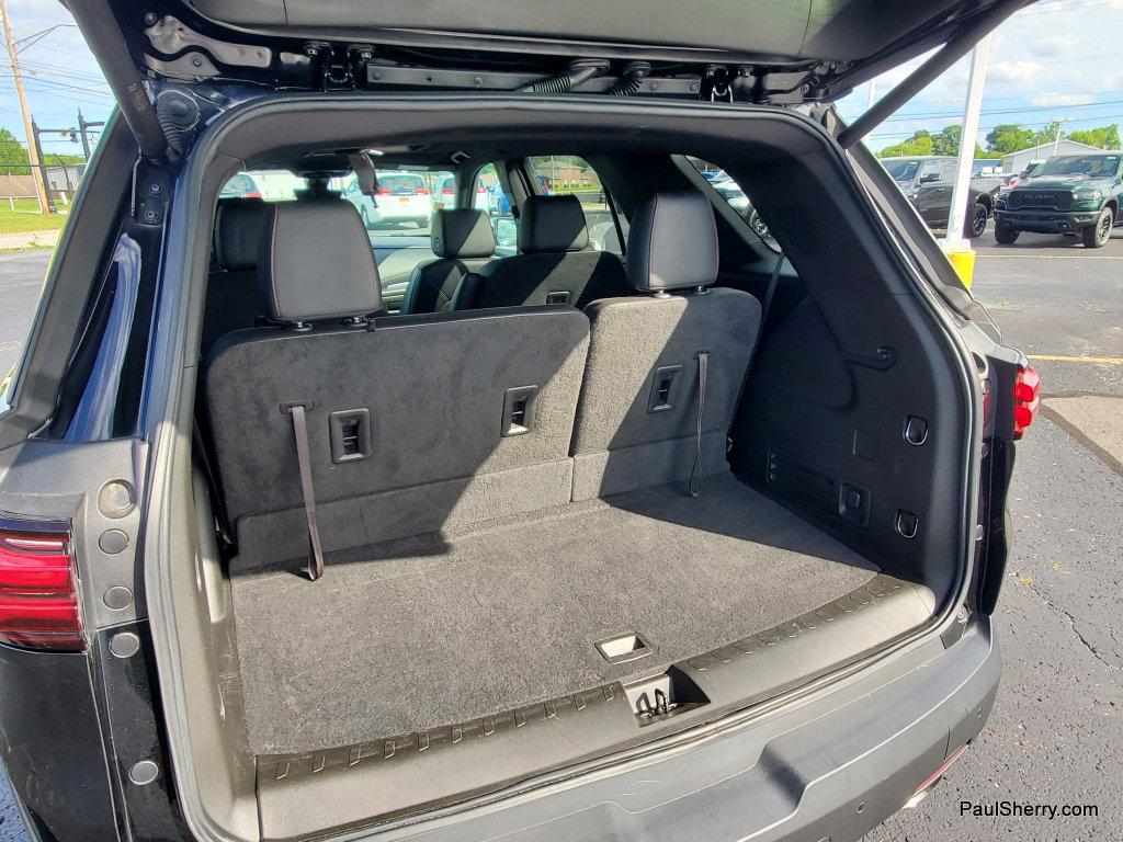 Used 2022 Chevrolet Traverse RS FWD image 18