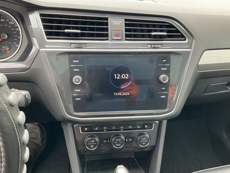 Used 2020 Volkswagen Tiguan SE w/ Panoramic Sunroof Package FWD image 29