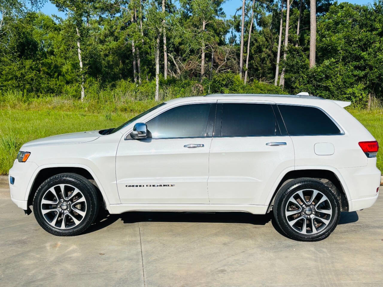 Used 2017 Jeep Grand Cherokee Overland image 5