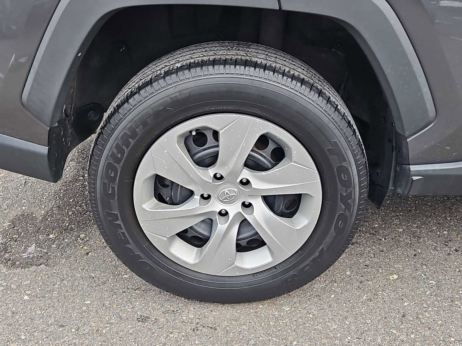 Used 2021 Toyota RAV4 LE image 9