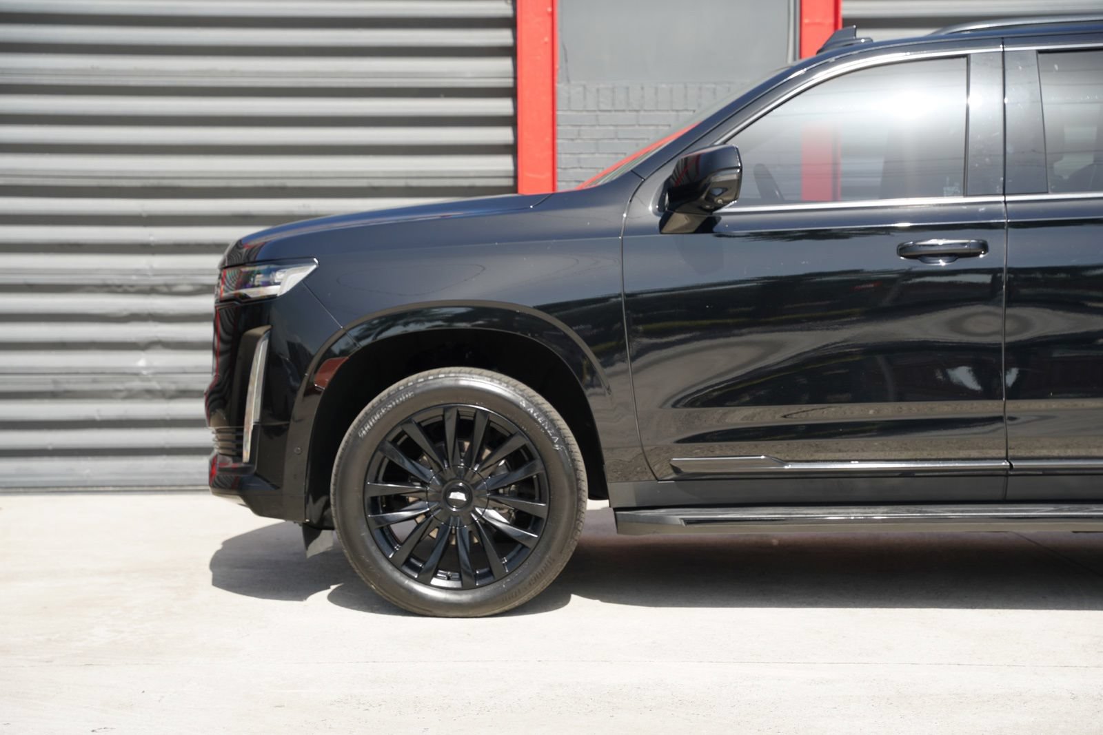 Used 2023 Cadillac Escalade Premium Luxury RWD image 8