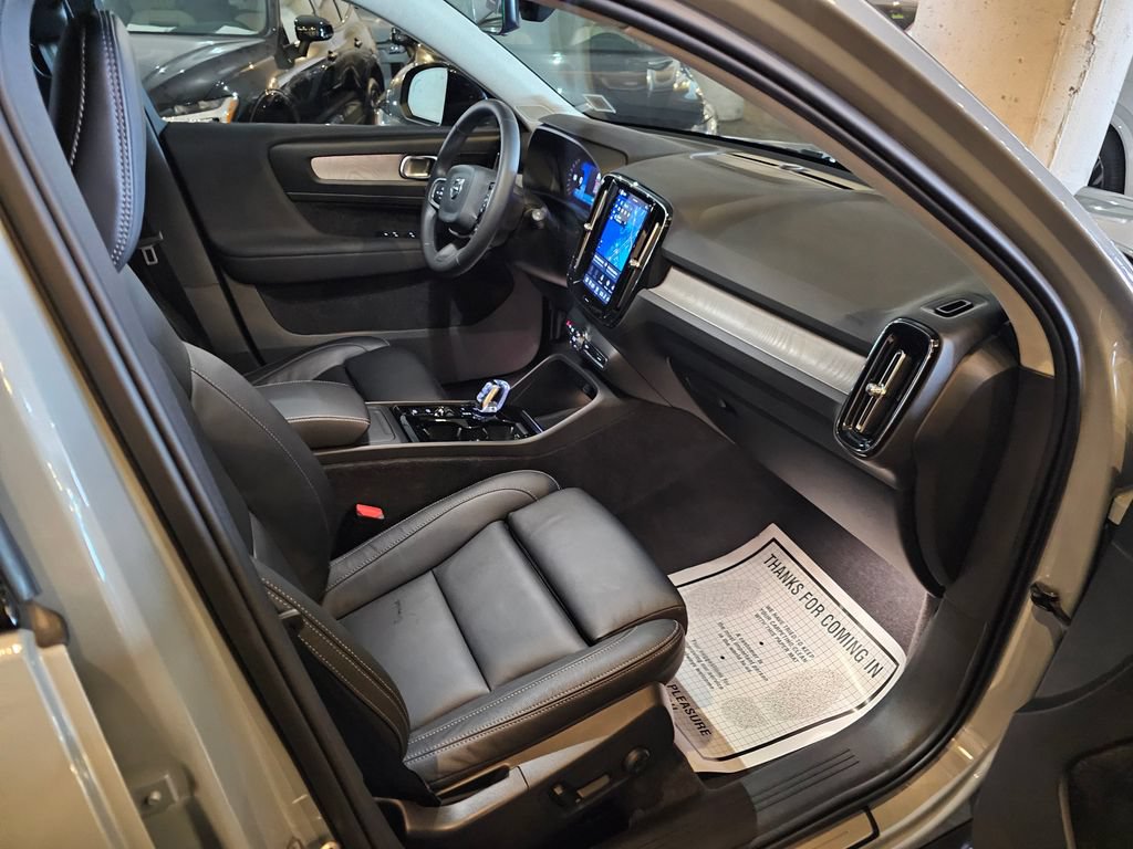 Certified 2024 Volvo XC40 B5 Plus w/ Protection Package Premier AWD/4WD image 11
