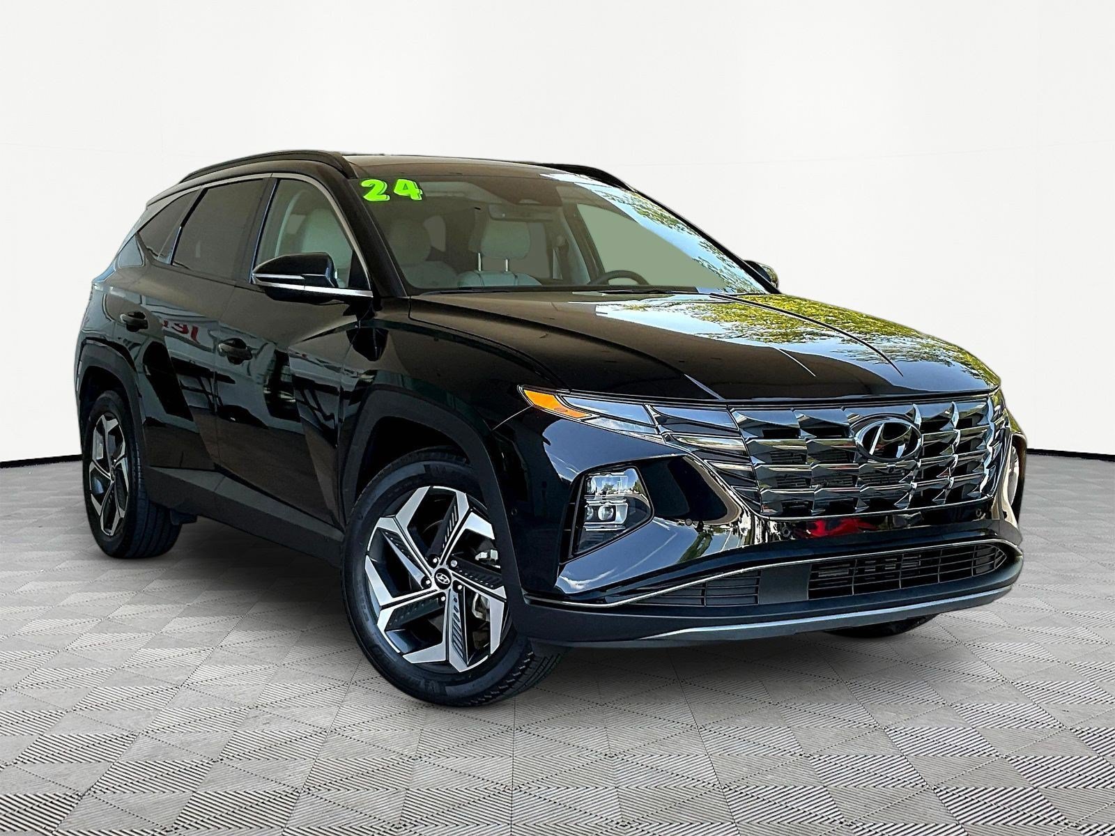 Used 2024 Hyundai Tucson Limited AWD/4WD image 3