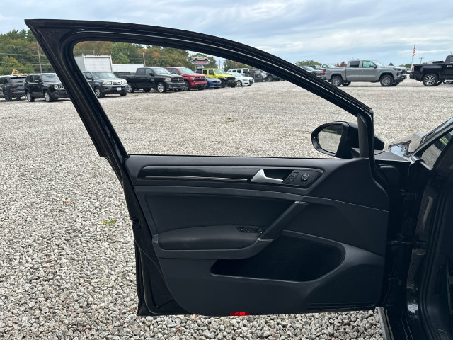 Used 2016 Volkswagen Golf 4-Door FWD image 20