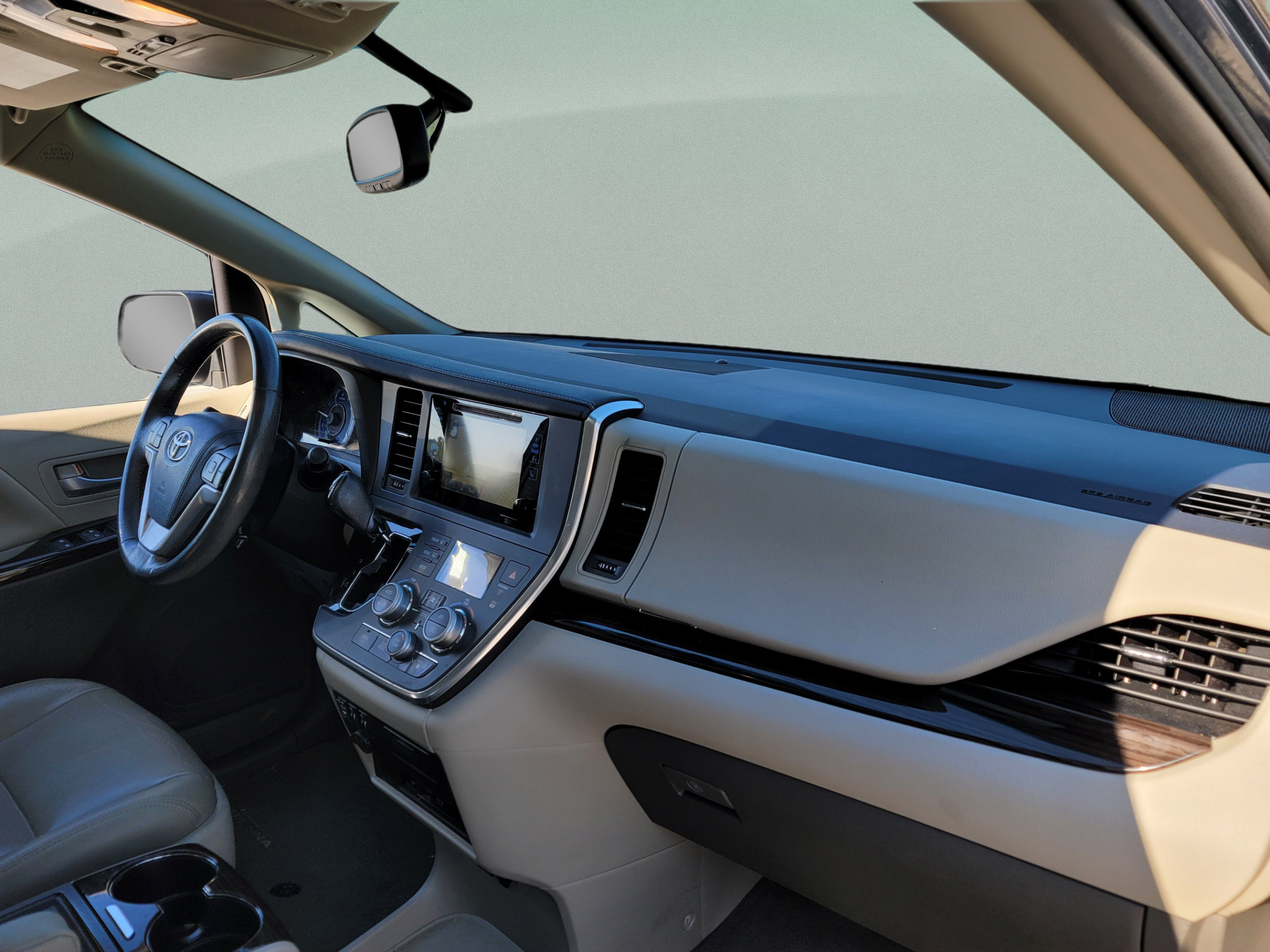 Used 2017 Toyota Sienna XLE FWD image 22