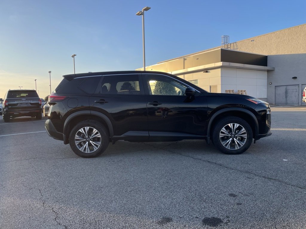 Used 2023 Nissan Rogue SV image 9