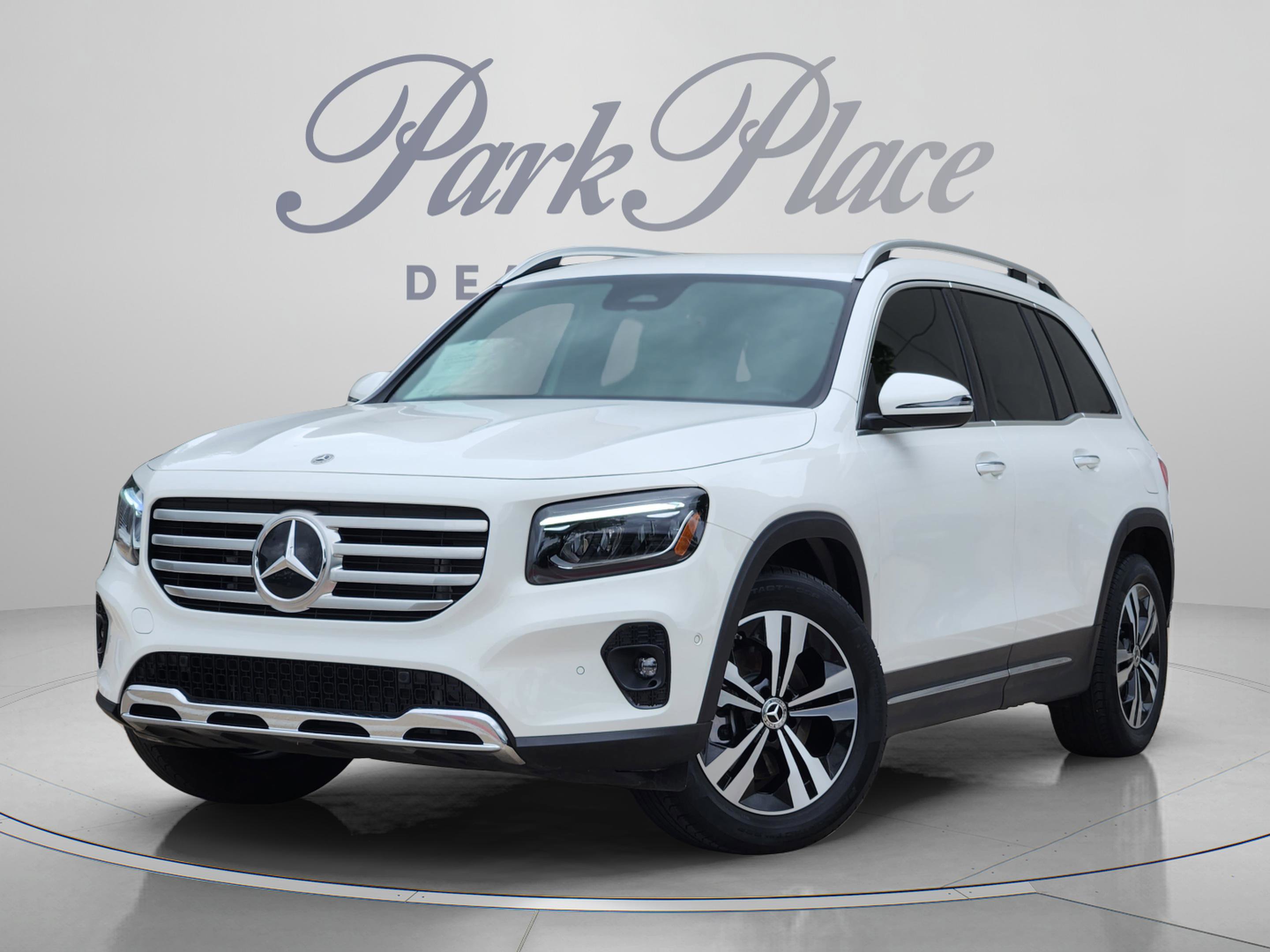 Used 2025 Mercedes-Benz GLB 250 image 1