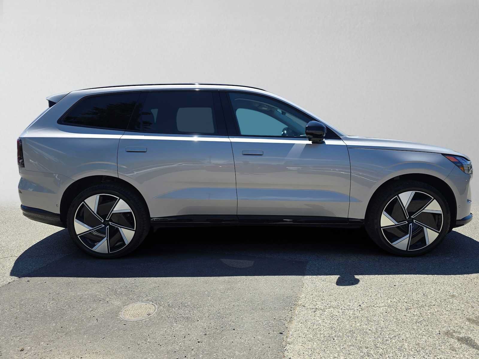Used 2025 Volvo EX90 Plus AWD/4WD image 2