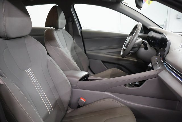 Used 2025 Hyundai Elantra SEL FWD image 26