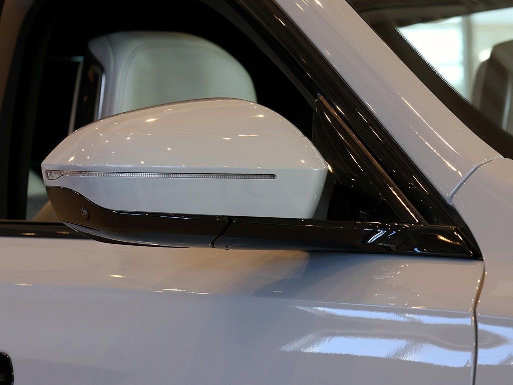 Used 2024 BMW 760i xDrive w/ Premium Package 2 image 10