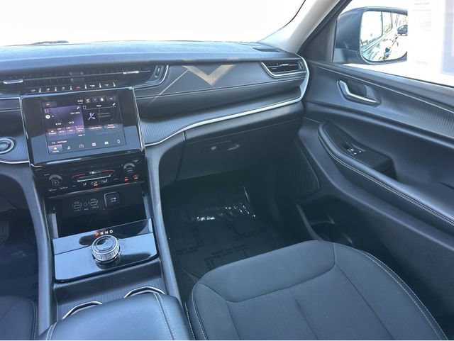 Used 2024 Jeep Grand Cherokee Laredo X w/ Trailer Tow Package image 13