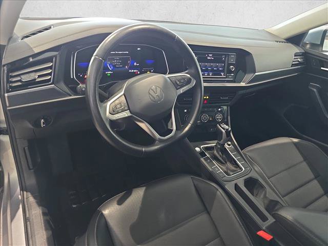 Used 2024 Volkswagen Jetta SE FWD image 17